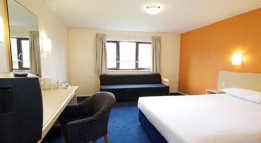 фото отеля Travelodge Stratford Alcester Hotel