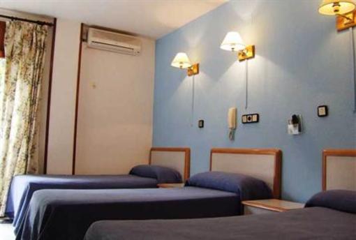 фото отеля Hostal Lizana 1 Y 2