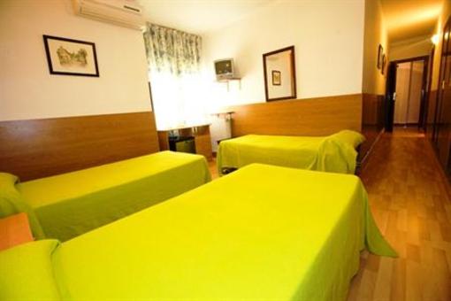 фото отеля Hostal Lizana 1 Y 2