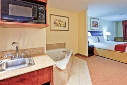 фото отеля Holiday Inn Express Hotel & Suites Philadelphia-Choctaw