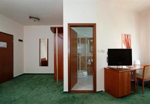 фото отеля Gastland M0 Hotel es Etterem