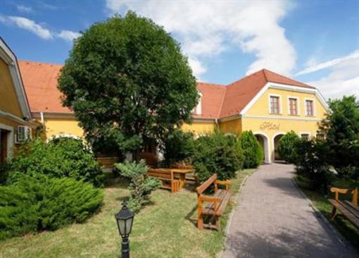 фото отеля Gastland M0 Hotel es Etterem
