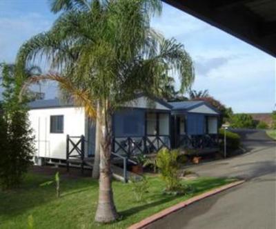 фото отеля Colonial Palms Motel & Cabins