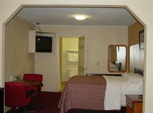 фото отеля Budget Inn Monroe