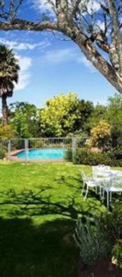 фото отеля Whispering Oaks Guest House George
