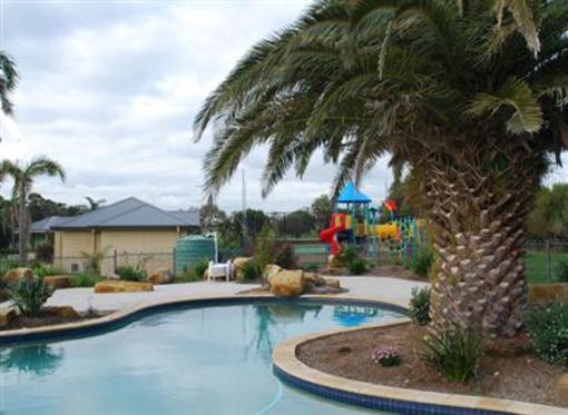 фото отеля Surf and Circuit Resort
