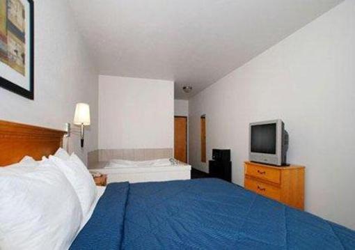фото отеля Comfort Inn & Suites German Church Road