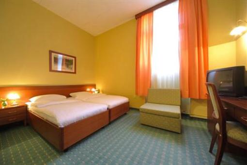 фото отеля Central Hotel Osijek
