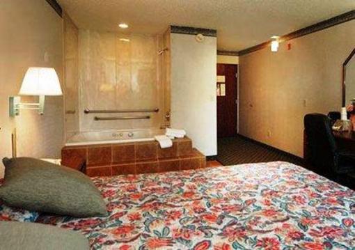 фото отеля Econo Lodge Inn & Suites Greenville (Texas)
