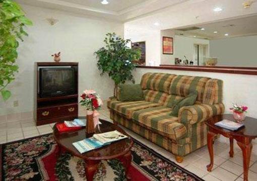 фото отеля Econo Lodge Inn & Suites Greenville (Texas)