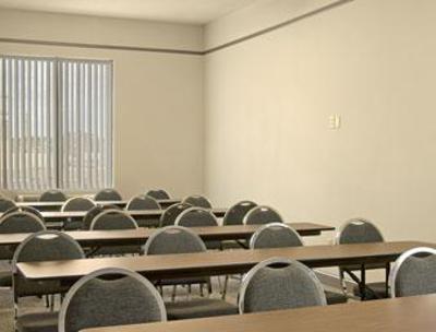 фото отеля Baymont Inn & Suites - Savannah (West)