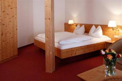 фото отеля Hotel Gasthof Vier Lowen Schonau im Schwarzwald