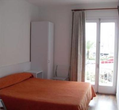фото отеля Hostal Dalfo Torroella de Montgri