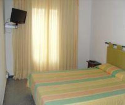 фото отеля Hostal Dalfo Torroella de Montgri