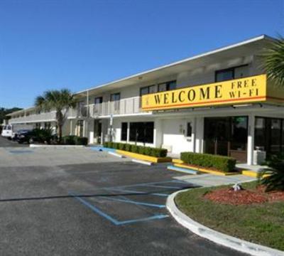 фото отеля Super 6 Inn & Suites Pensacola