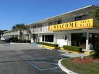 фото отеля Super 6 Inn & Suites Pensacola