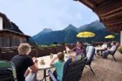 фото отеля Burgstein Aparthotel Langenfeld