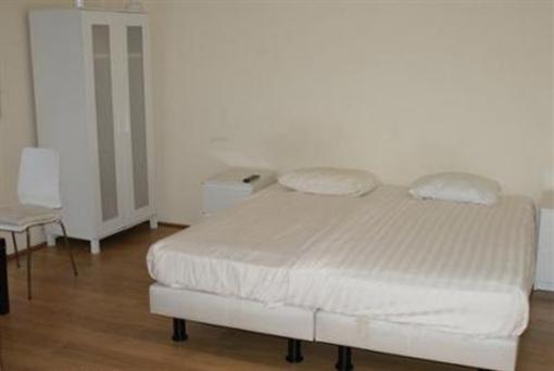 фото отеля City Centre Rooms And Apartments