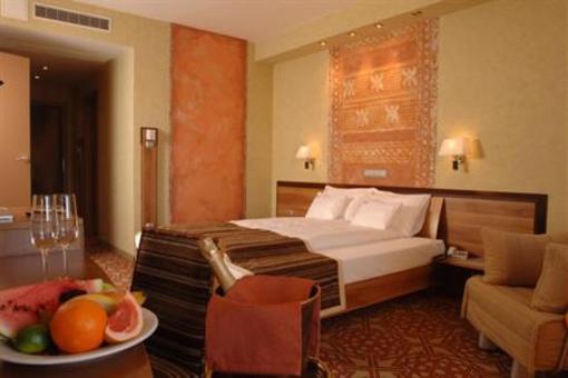 фото отеля Meses Shiraz Wellness & Trening Hotel Superior
