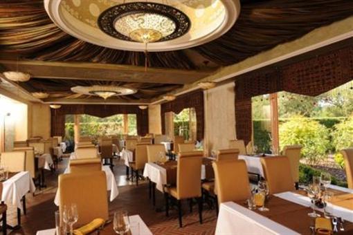 фото отеля Meses Shiraz Wellness & Trening Hotel Superior