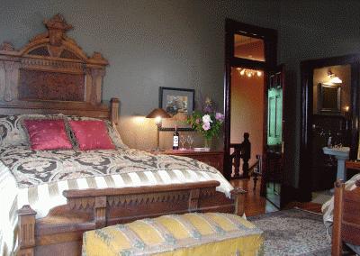 фото отеля Whiskey Mansion Bed & Breakfast