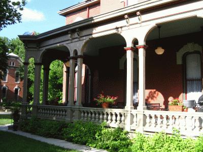 фото отеля Whiskey Mansion Bed & Breakfast