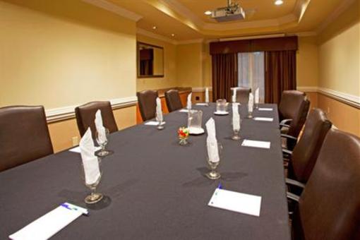 фото отеля Holiday Inn Express Hotel & Suites Valdosta West - Mall Area
