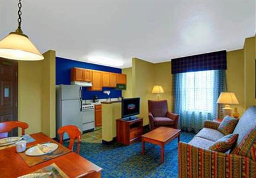 фото отеля TownePlace Suites Manchester Airport