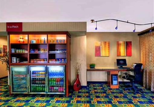 фото отеля TownePlace Suites Manchester Airport