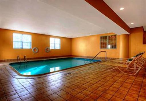 фото отеля TownePlace Suites Manchester Airport