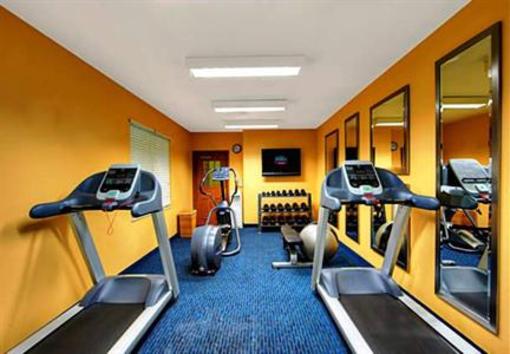 фото отеля TownePlace Suites Manchester Airport