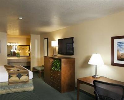 фото отеля BEST WESTERN Garden Inn and Suites