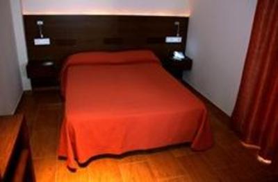 фото отеля Hostal Los Coronales Madrid