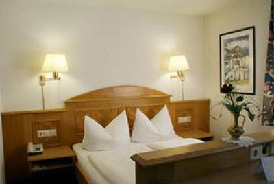фото отеля Hotel-Restaurant-Weinkeller Pfalzer Hof