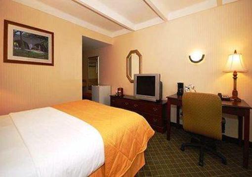 фото отеля Clarion Hotel & Suites Hamden