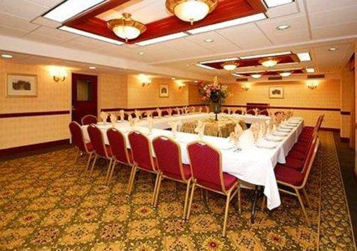фото отеля Clarion Hotel & Suites Hamden