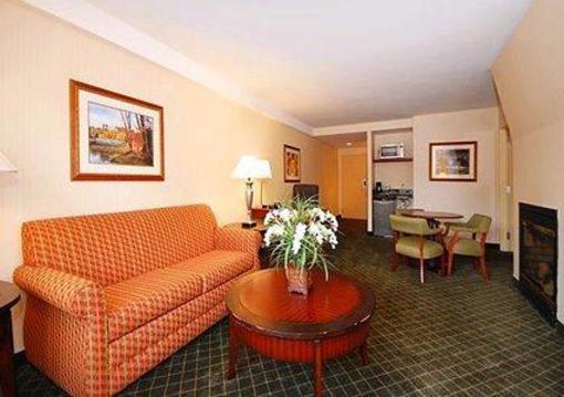 фото отеля Clarion Hotel & Suites Hamden