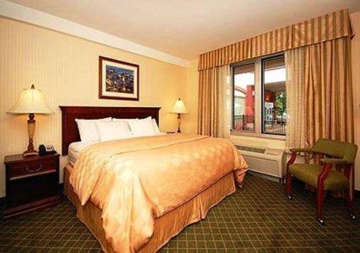 фото отеля Clarion Hotel & Suites Hamden