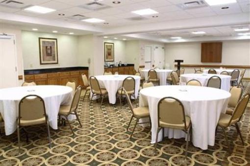 фото отеля Hampton Inn & Suites Chesapeake Sq. Mall
