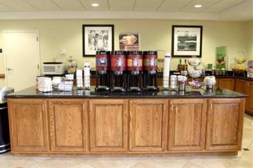 фото отеля Hampton Inn & Suites Chesapeake Sq. Mall