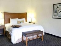 Hampton Inn & Suites Chesapeake Sq. Mall