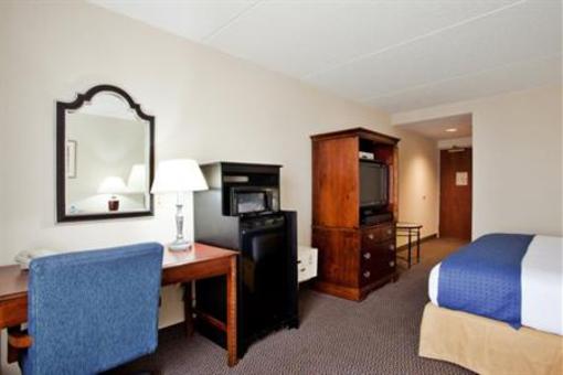 фото отеля Holiday Inn Newport News