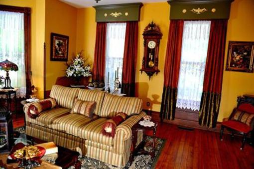 фото отеля Hilltop Manor Bed and Breakfast