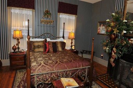 фото отеля Hilltop Manor Bed and Breakfast