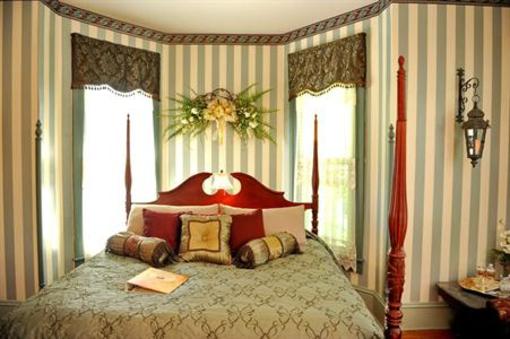 фото отеля Hilltop Manor Bed and Breakfast
