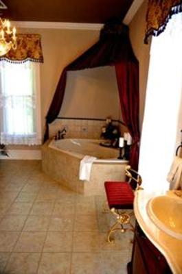 фото отеля Hilltop Manor Bed and Breakfast