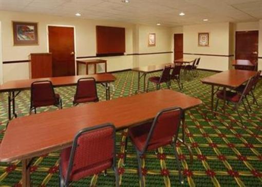 фото отеля Comfort Inn & Suites Peachtree Corners