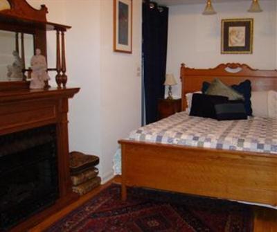 фото отеля House of Two Urns Bed & Breakfast Chicago