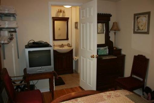 фото отеля House of Two Urns Bed & Breakfast Chicago
