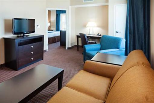 фото отеля Holiday Inn Express Hotel & Suites Mt Pleasant-Charleston